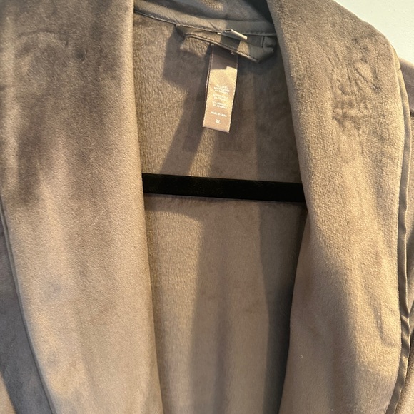 SKIMS Tan Robe with Tie Belt and Shawl Collar - Picture 2 of 4